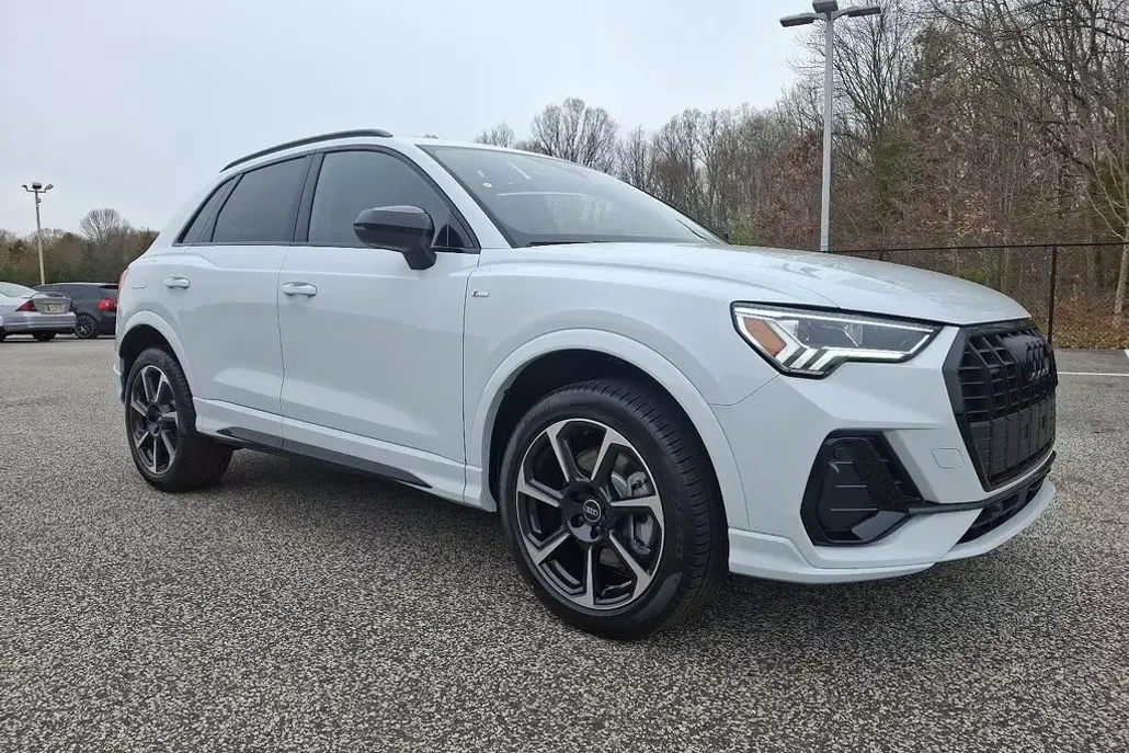 2025 Audi Q3 45 TFSI S line Premium Plus photo 1