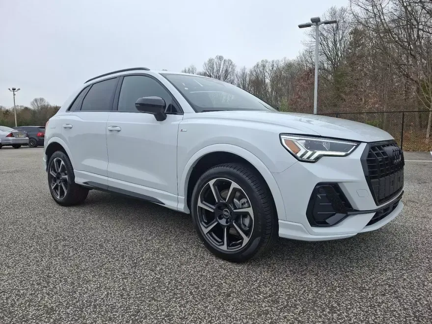 2025 Audi Q3 45 TFSI S line Premium Plus photo 1