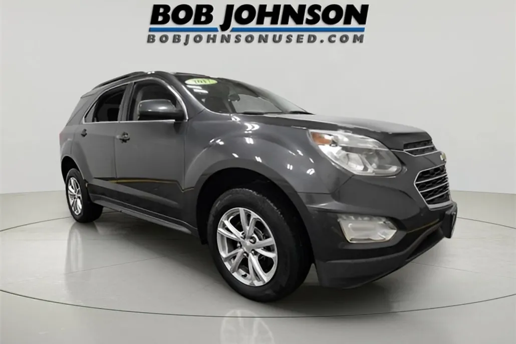 2017 Chevrolet Equinox LT photo 1