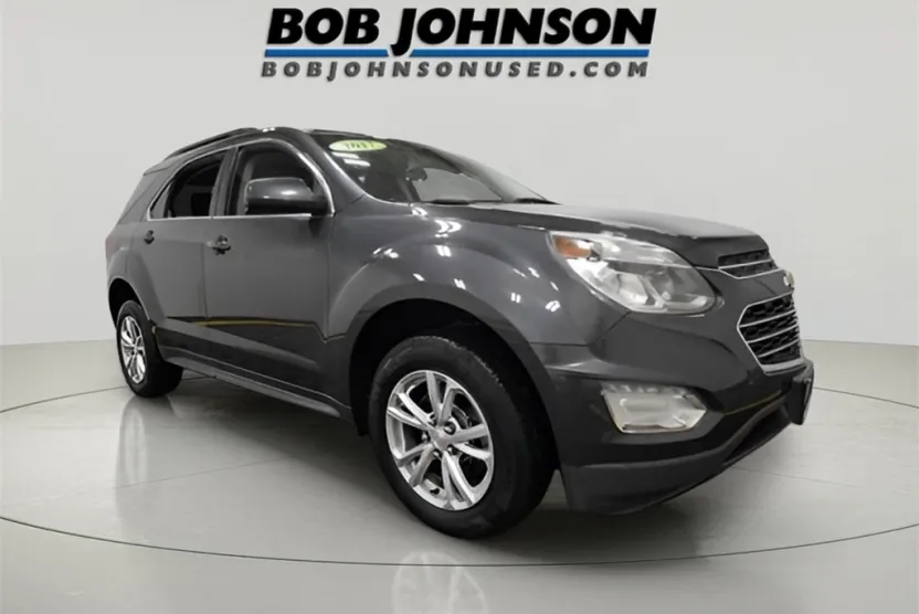 2017 Chevrolet Equinox LT photo 1