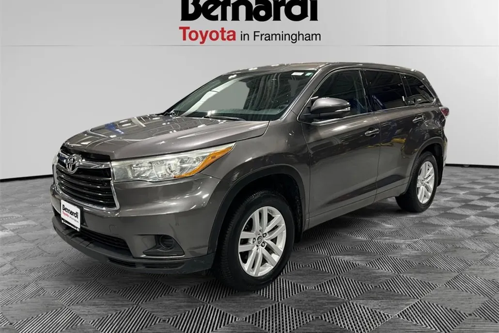 2016 Toyota Highlander LE photo 1