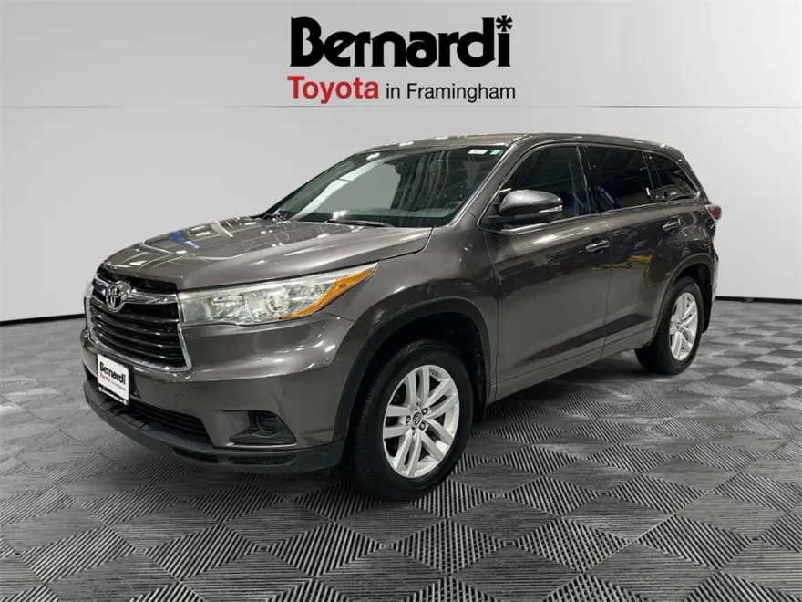 2016 Toyota Highlander LE photo 1