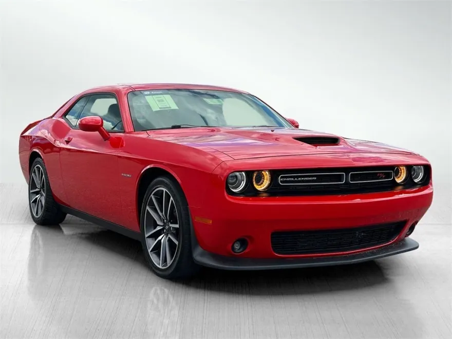 2022 Dodge Challenger R/T photo 1