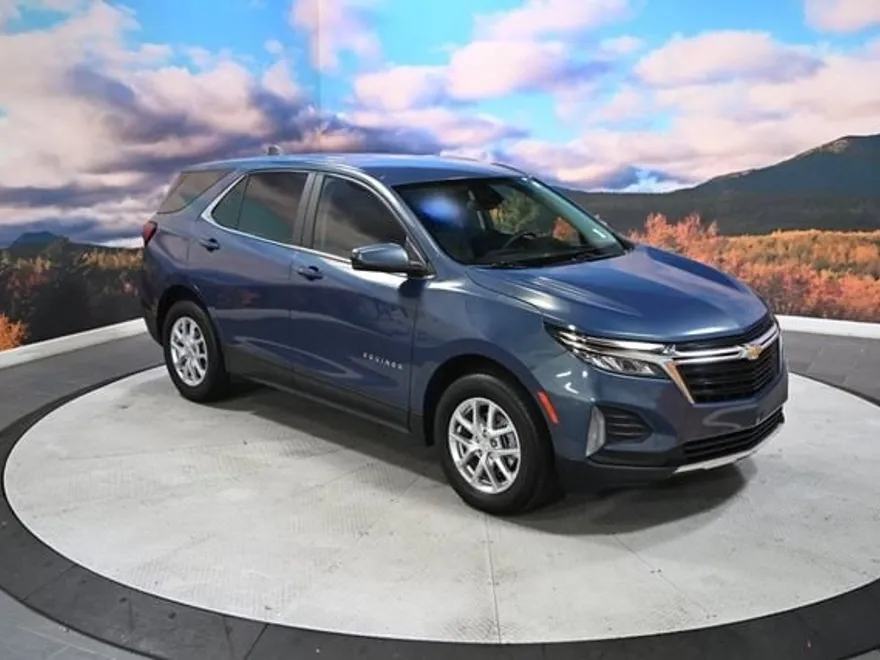 2024 Chevrolet Equinox LT photo 1