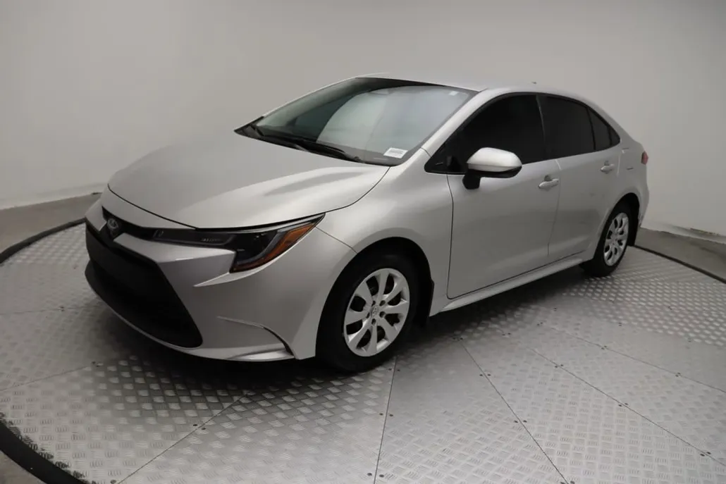 2025 Toyota Corolla LE photo 1