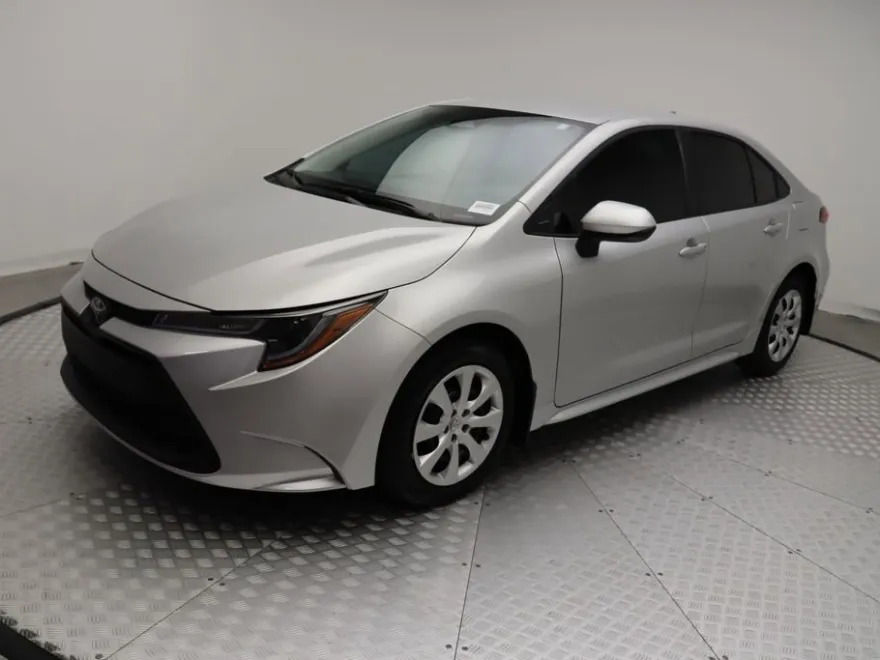 2025 Toyota Corolla LE photo 1