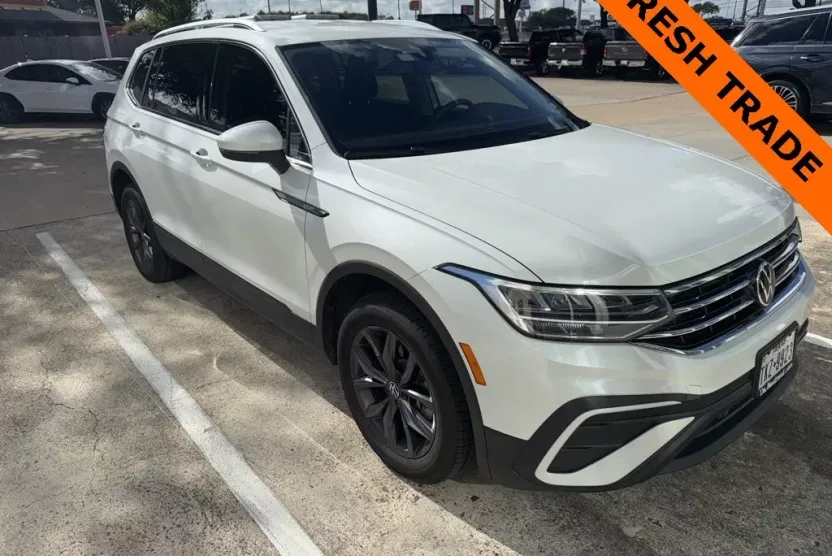 2023 Volkswagen Tiguan SE photo 1