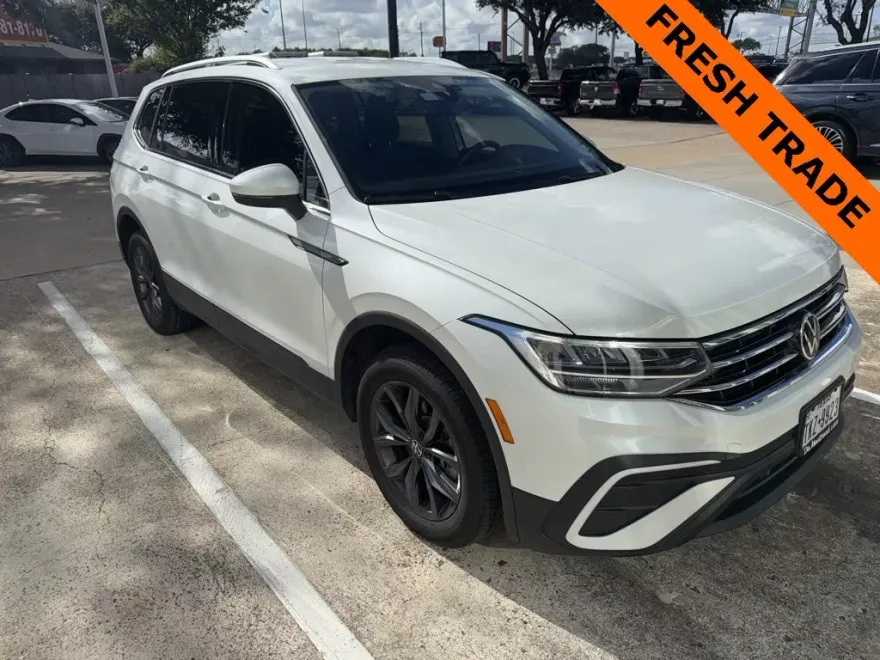2023 Volkswagen Tiguan SE photo 1
