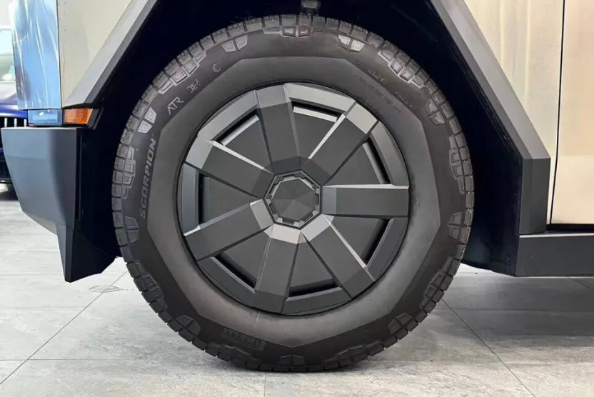 2024 Tesla Cybertruck photo 1