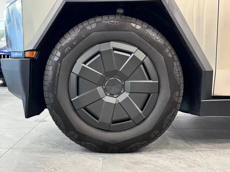 2024 Tesla Cybertruck photo 1