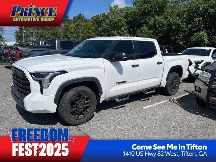 2022 Toyota Tundra SR5 photo 1