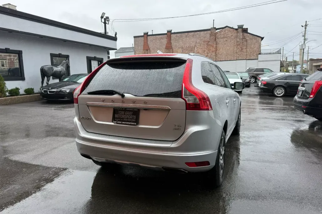 2014 Volvo XC60 Platinum photo 1