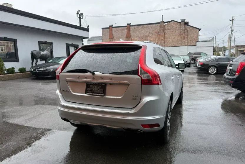 2014 Volvo XC60 Platinum photo 1