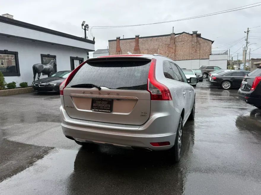 2014 Volvo XC60 Platinum photo 1