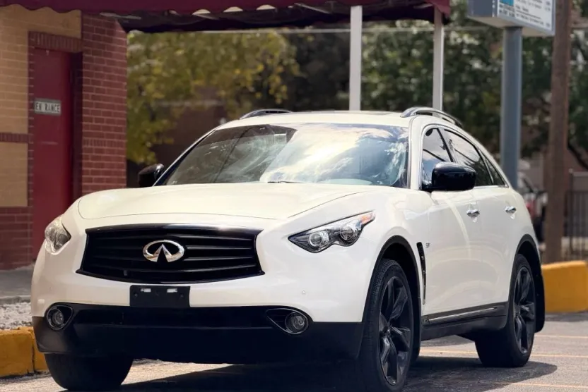 2016 Infiniti QX70 photo 1