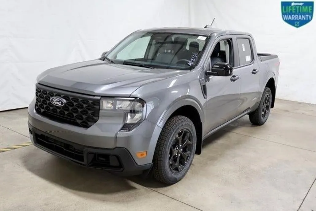 2025 Ford Maverick XLT photo 1
