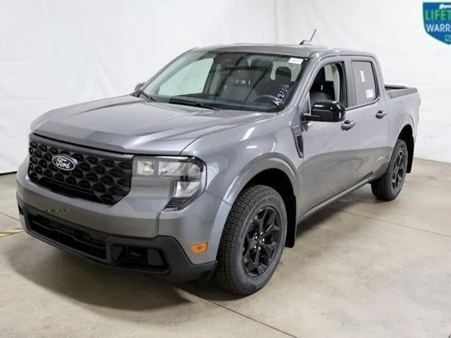 2025 Ford Maverick XLT photo 1