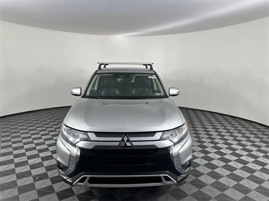 2020 Mitsubishi Outlander SE photo 1