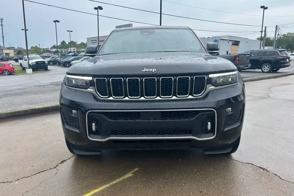 2023 Jeep Grand Cherokee Overland photo 1