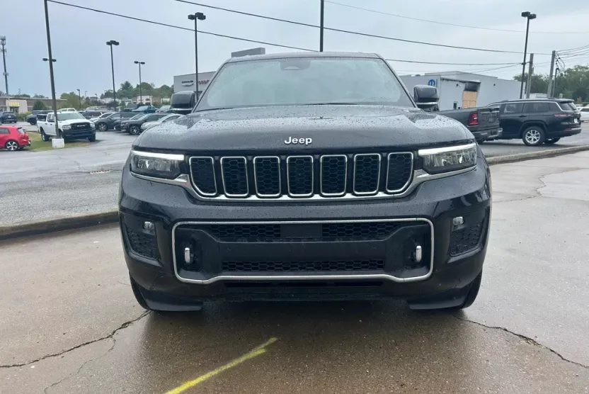 2023 Jeep Grand Cherokee Overland photo 1