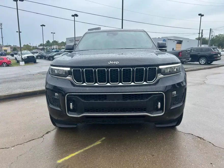 2023 Jeep Grand Cherokee Overland photo 1