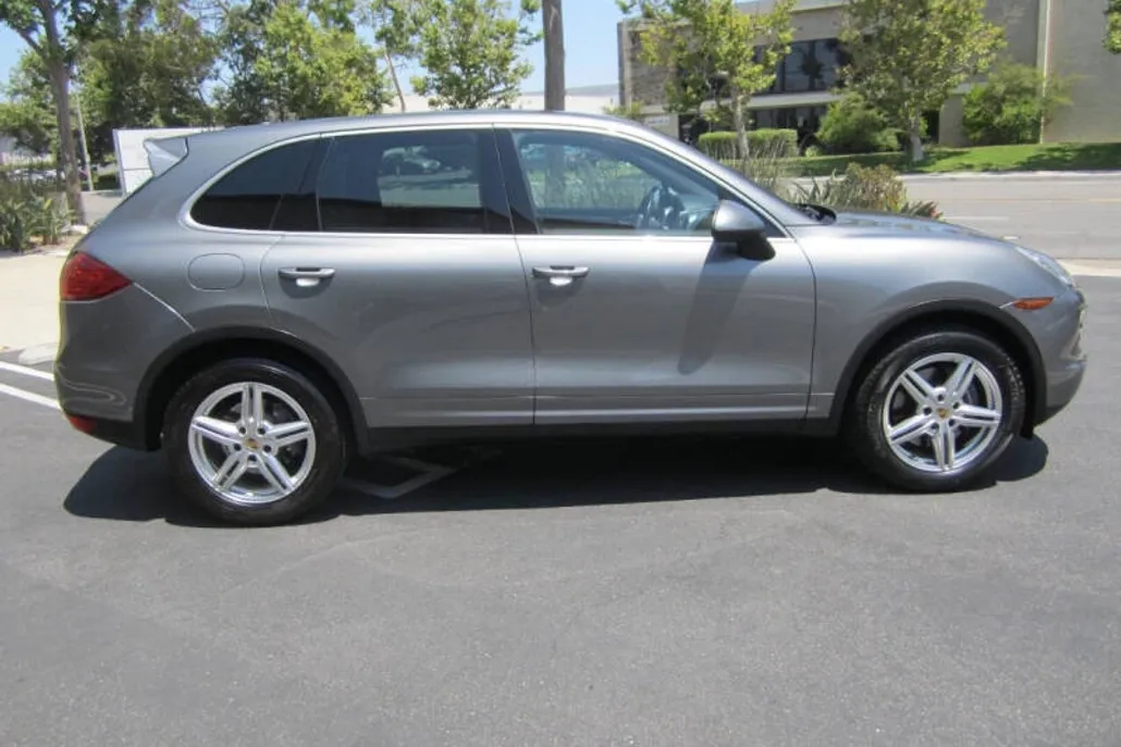 2014 Porsche Cayenne Platinum Edition photo 1
