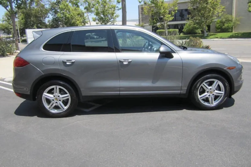 2014 Porsche Cayenne Platinum Edition photo 1