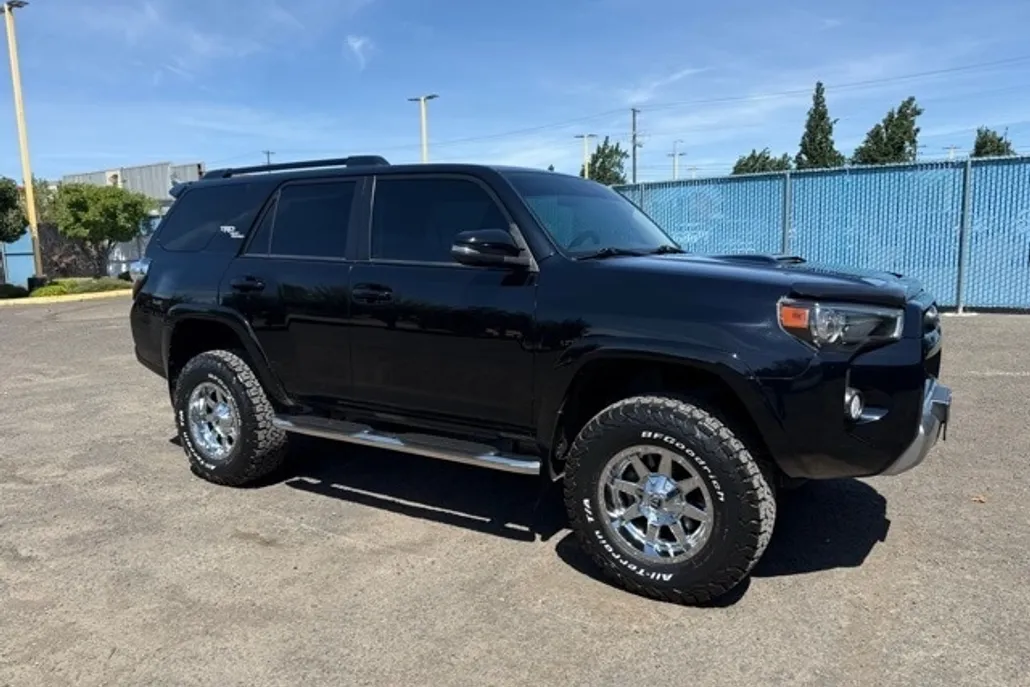 2019 Toyota 4Runner TRD Off-Road Premium photo 1