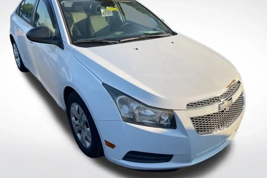 2014 Chevrolet Cruze LS photo 1