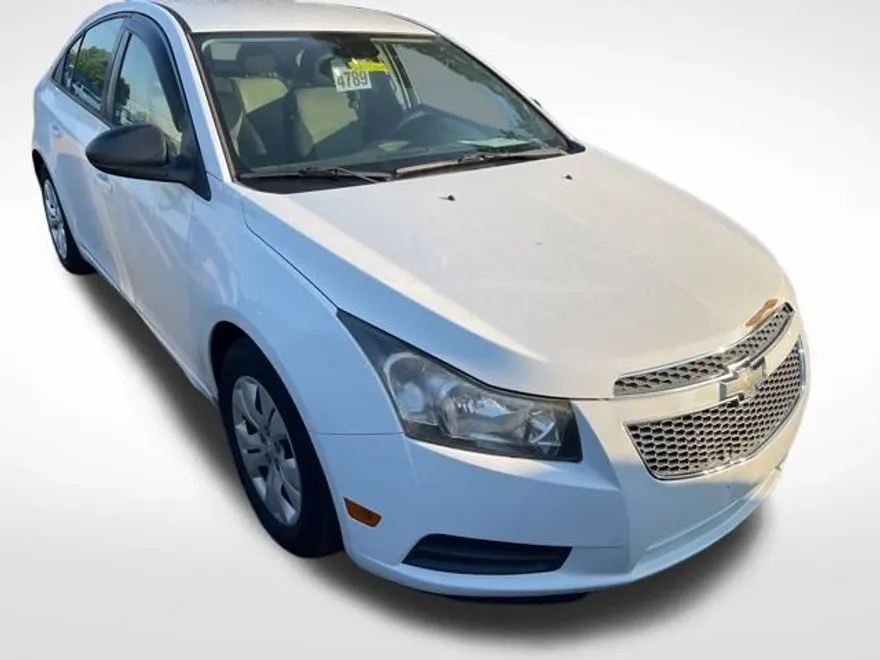 2014 Chevrolet Cruze LS photo 1