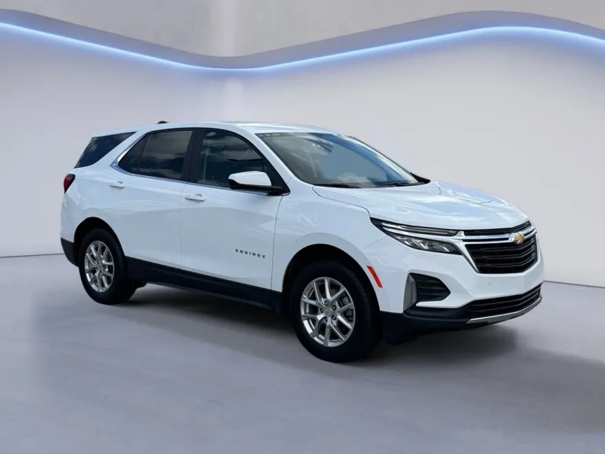 2024 Chevrolet Equinox LT photo 1
