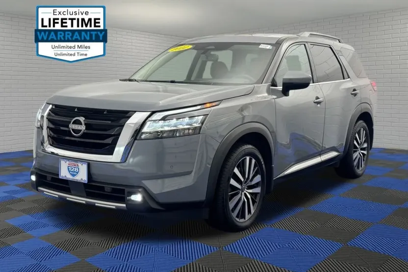 2022 Nissan Pathfinder Platinum photo 1