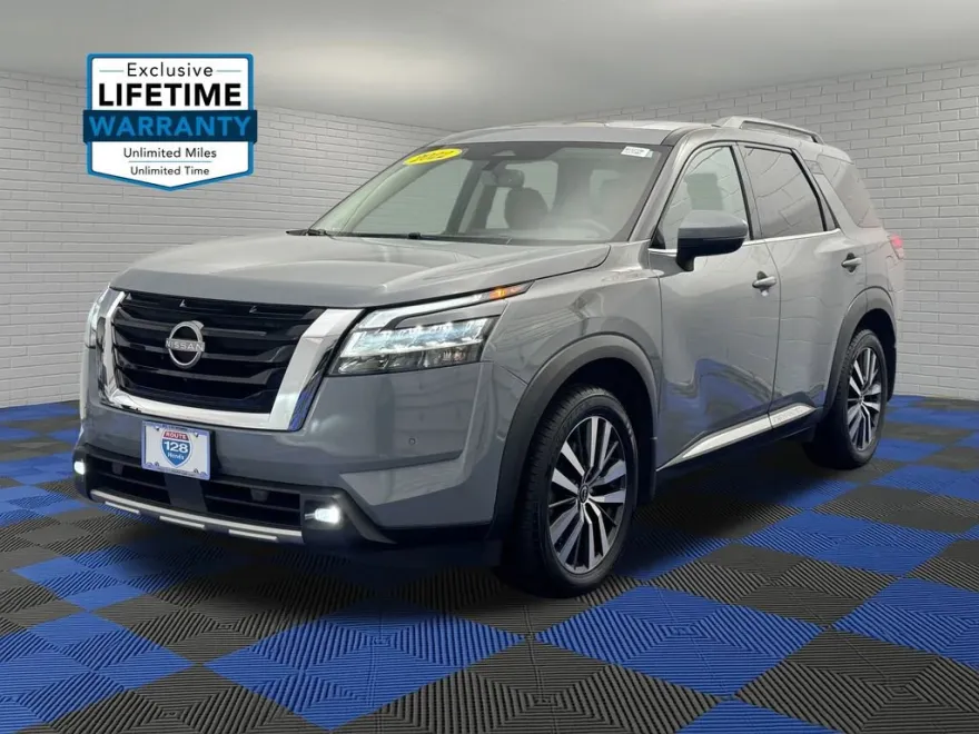 2022 Nissan Pathfinder Platinum photo 1
