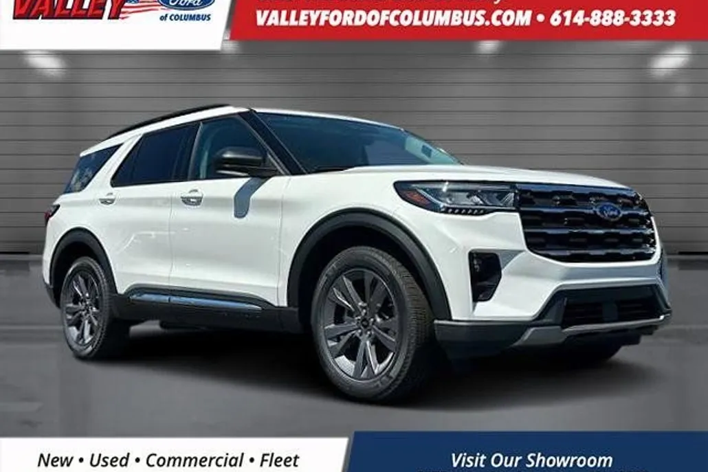 2025 Ford Explorer photo 1