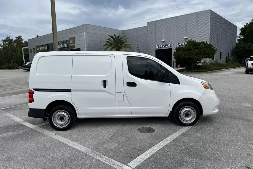 2020 Nissan NV200 S photo 1