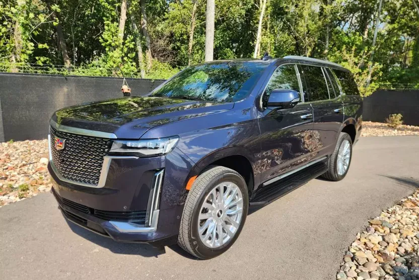 2023 Cadillac Escalade Premium Luxury photo 1