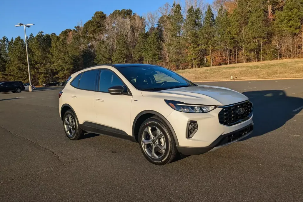 2025 Ford Escape ST-Line photo 1