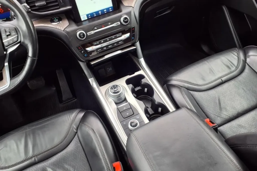 2020 Ford Explorer Platinum photo 1