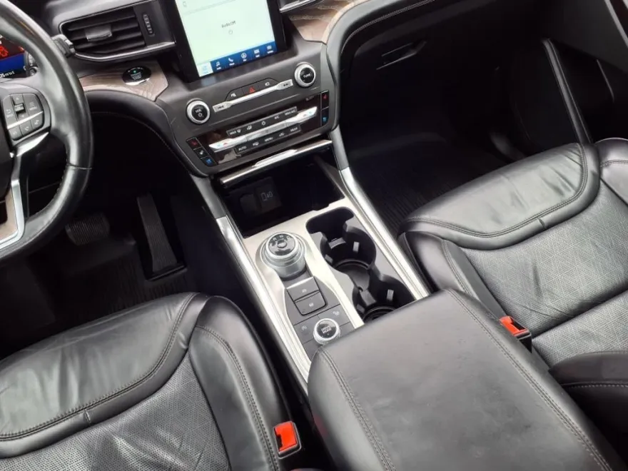 2020 Ford Explorer Platinum photo 1