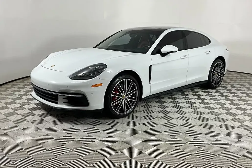 2017 Porsche Panamera 4S photo 1