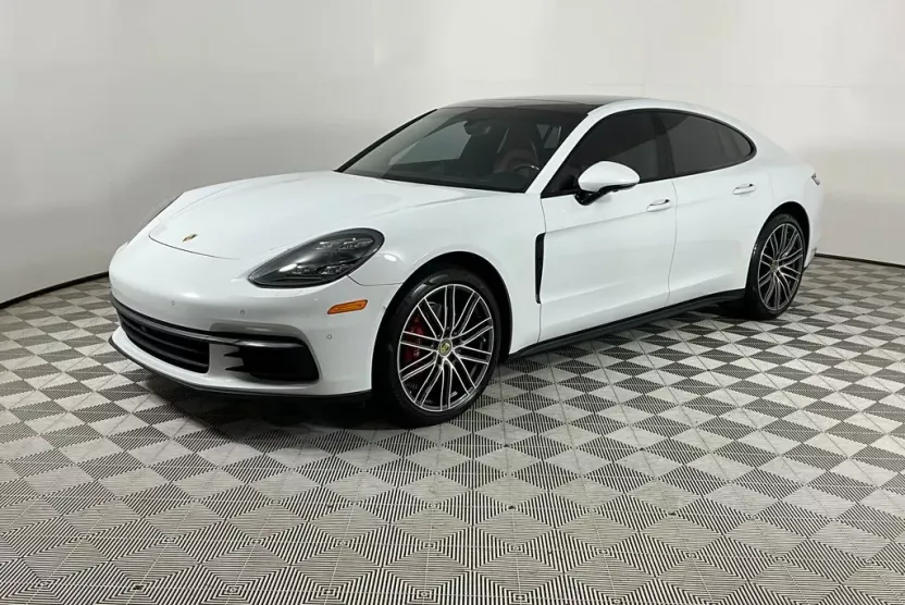 2017 Porsche Panamera 4S photo 1