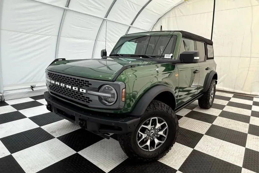 2024 Ford Bronco Badlands photo 1