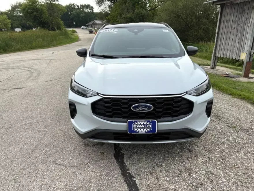 2025 Ford Escape ST-Line photo 1