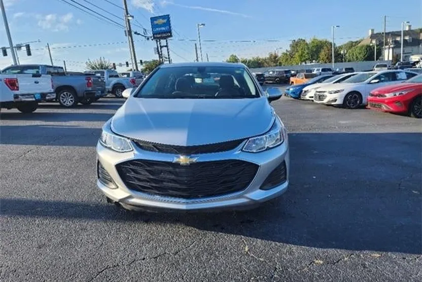 2019 Chevrolet Cruze LS photo 1