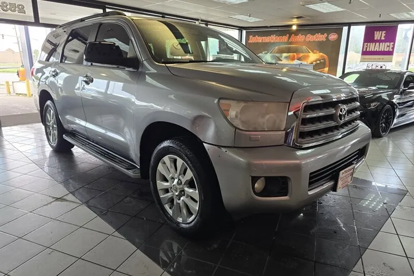 2012 Toyota Sequoia Platinum photo 1