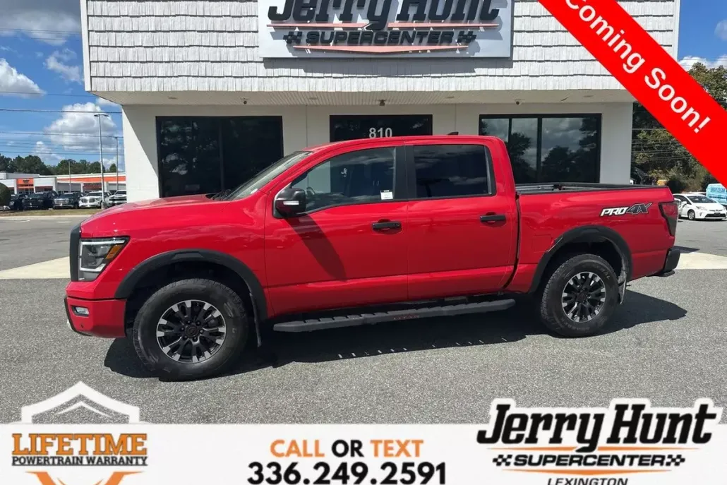 2023 Nissan Titan PRO-4X photo 1