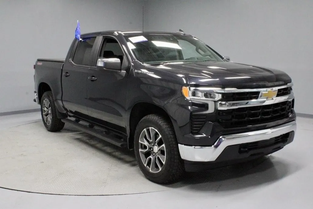 2022 Chevrolet Silverado 1500 LT photo 1
