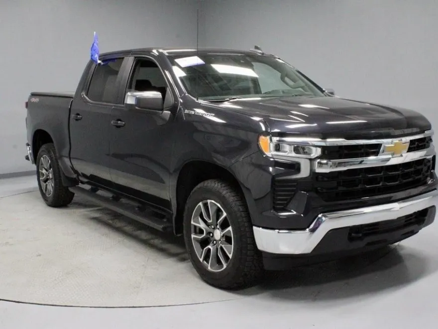 2022 Chevrolet Silverado 1500 LT photo 1
