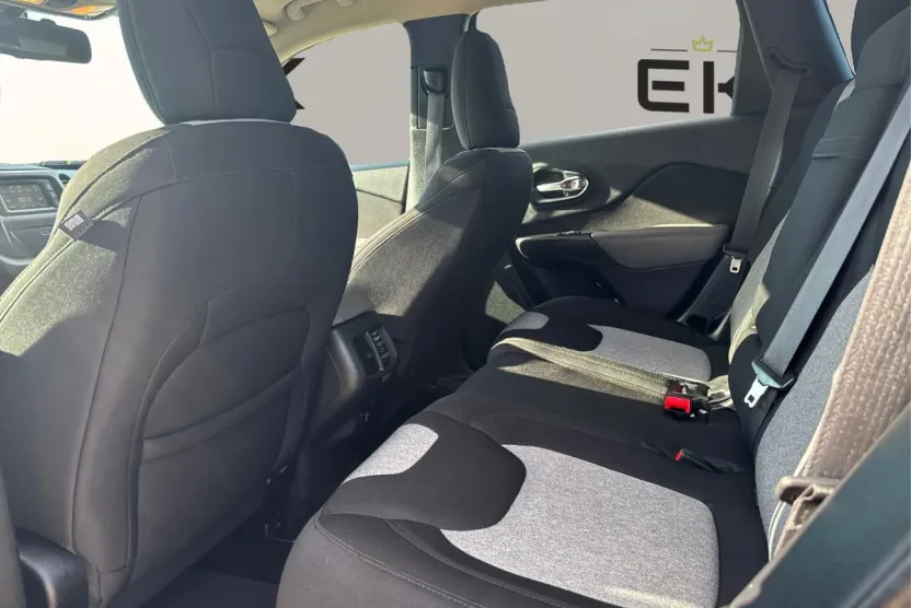 2014 Jeep Cherokee Latitude Sport photo 1