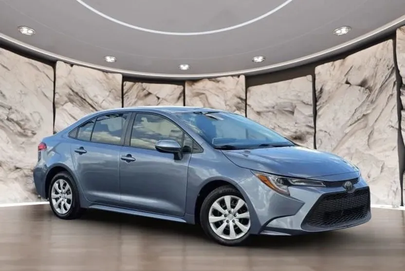 2020 Toyota Corolla LE photo 1